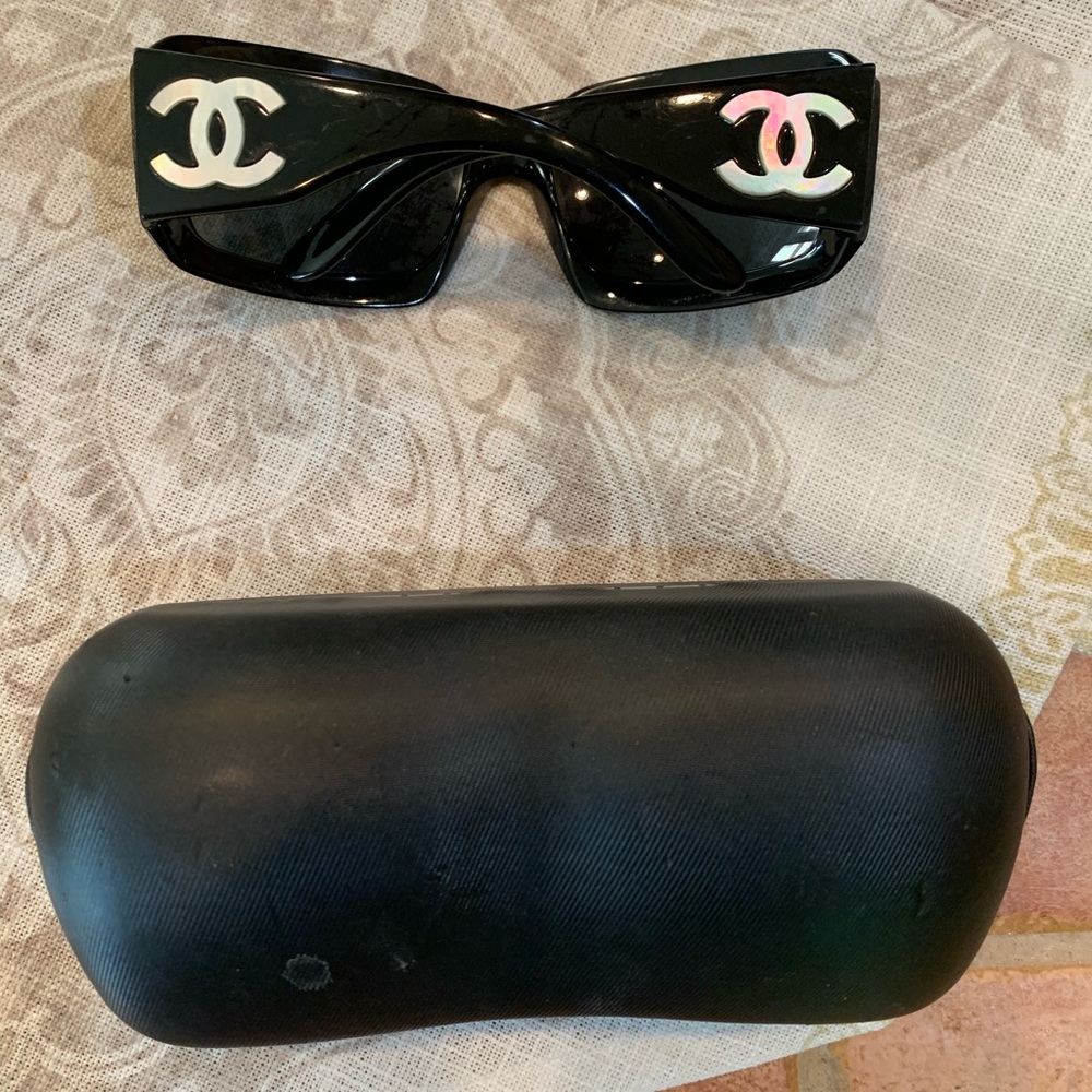 CHANEL Sunglasses - Picture 5 of 6